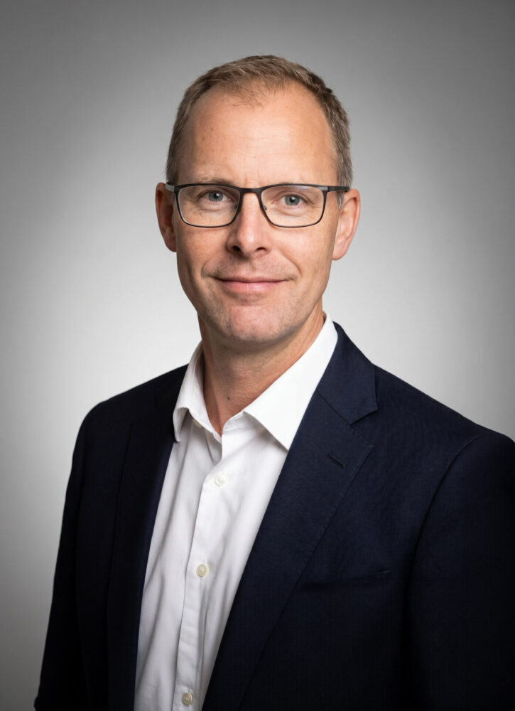 Mr Andrew Bebbington - Consultant Orthopaedic Hand & Wrist Surgeon