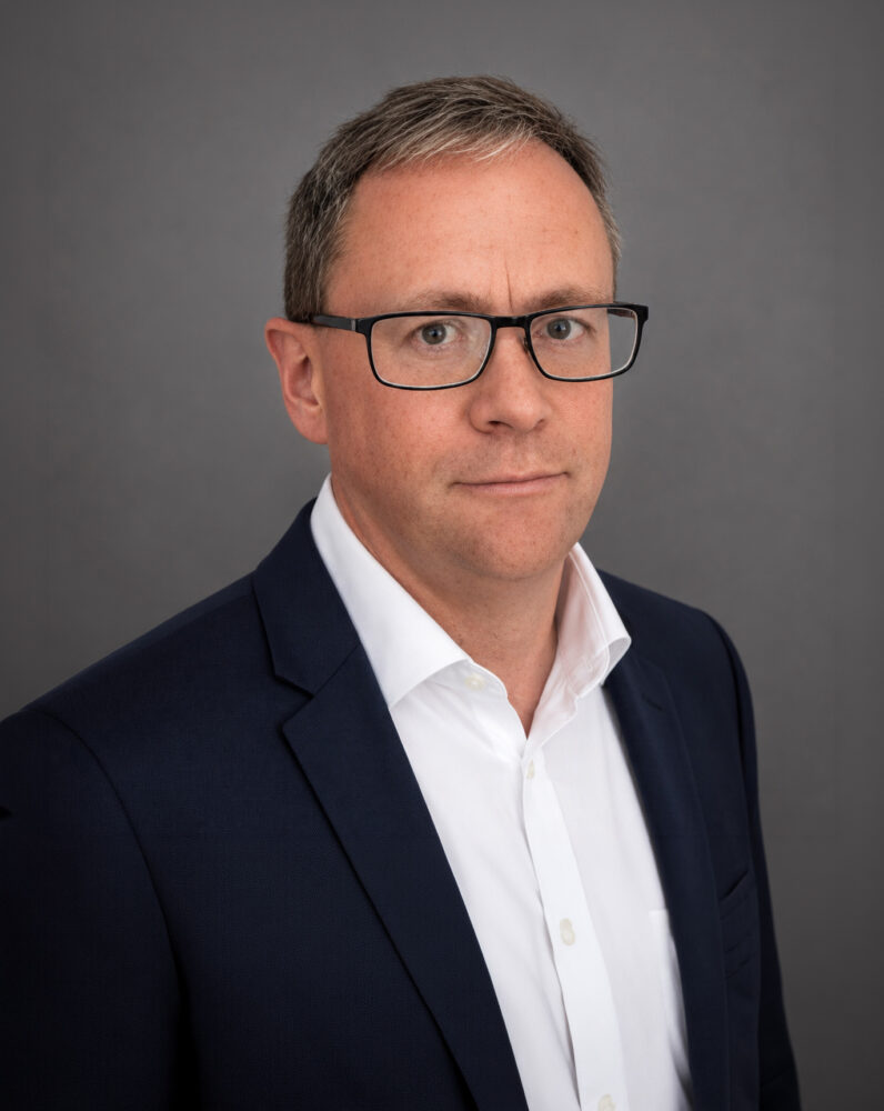 Mr Andrew Davies - Consultant Orthopaedic Knee Surgeon