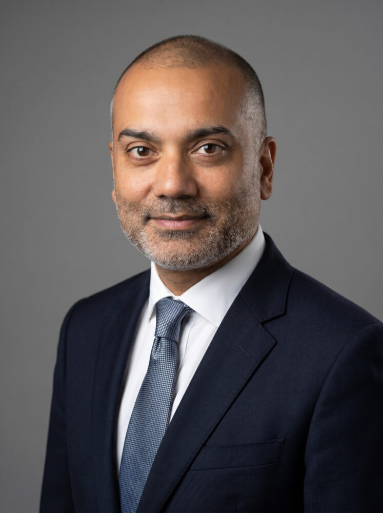 Mr Richard Karoo - Consultant Plastic & Cosmetic Surgeon