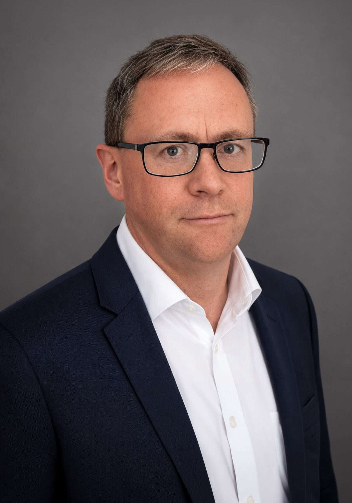 Mr Andrew Davies - Consultant Orthopaedic Knee Surgeon
