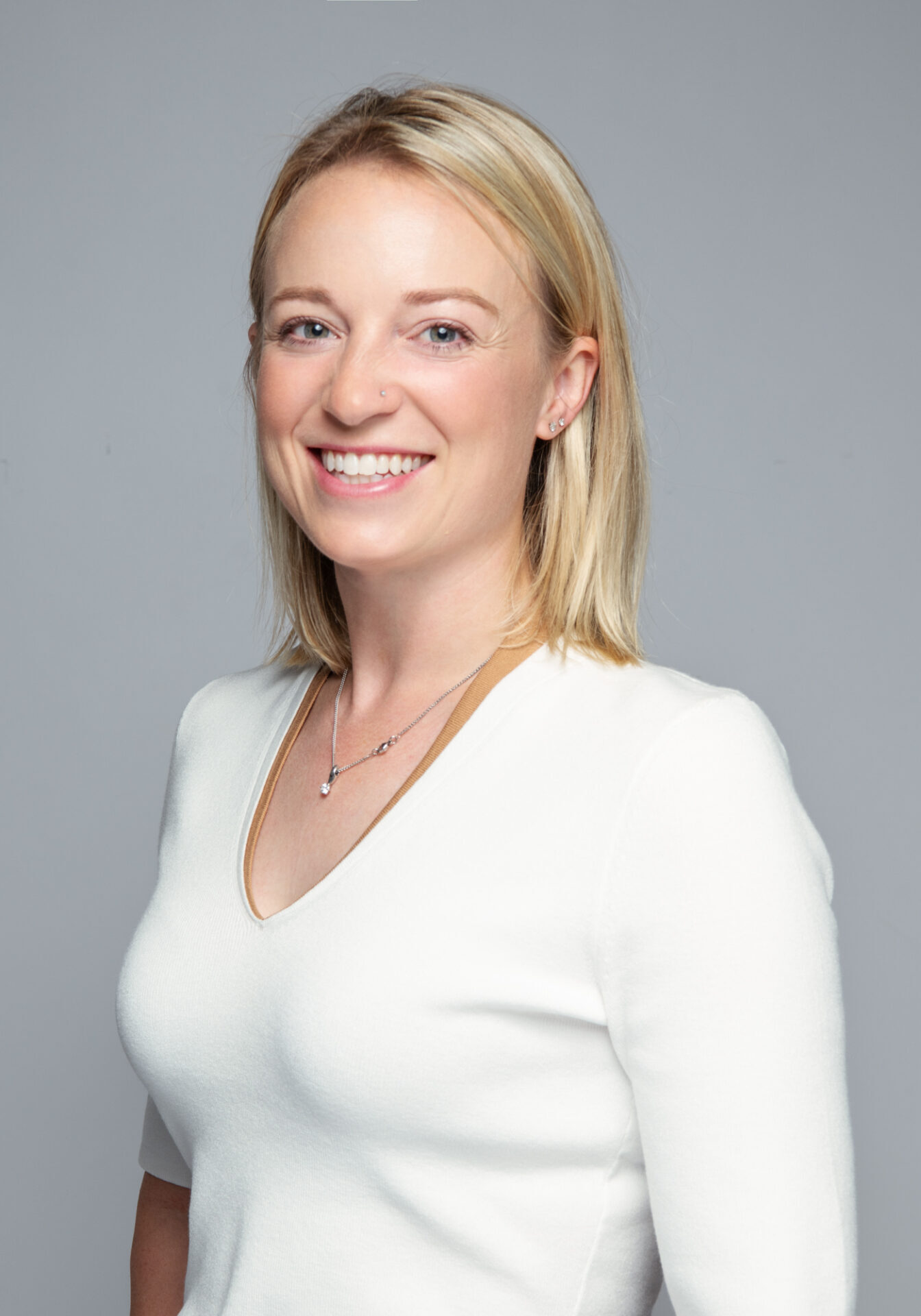 Ms Davina Cavallaro, Consultant Plastic, Reconstructive and Aesthetic Surgeon at HMT Sancta Maria in Swansea Headshot